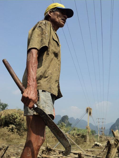 người đàn ông vùng lũ